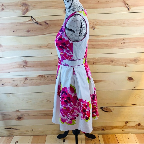 Trina Turk white floral fit & flare V neck dress 4 - Picture 7 of 13